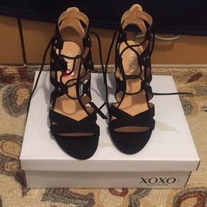 Black high heels: never worn!